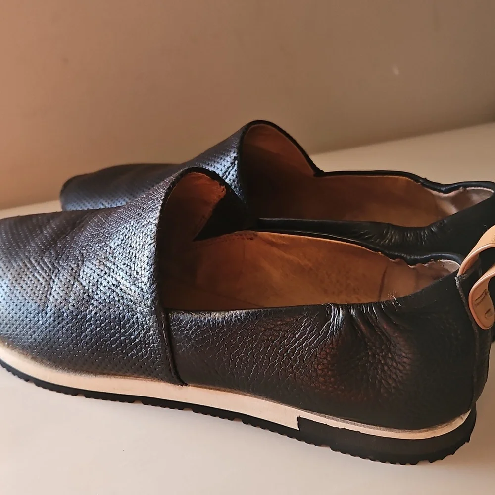 GENTLE SOULS by KENNETH COLE LUCE A-LINED BLACK LEATHER LOAFERS sz 8 - Picture 4 of 7